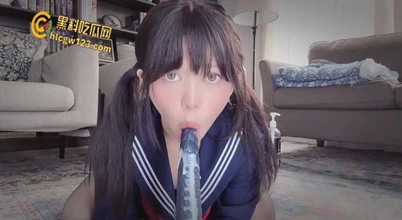 超人气萝莉福利姬【小萌菜】，JK学妹放学后用假鸡巴放松身心 ,粉粉嫩嫩的居然这么多白浆！