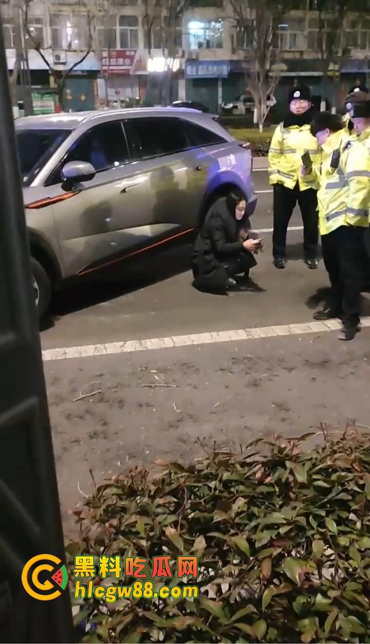 烟台栖霞上演女版无间道，酒驾女司机撞树后跑路 召唤闺蜜上演教科书级顶包戏码 交警这是真·好闺蜜！