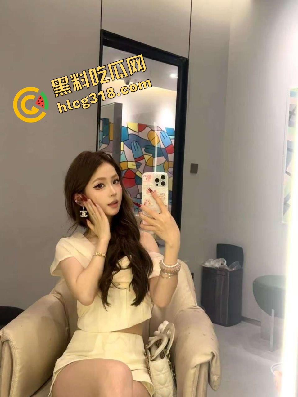 南昌技校大长腿学姐『赵曼曼』骚脚白虎夹屌被操到喷水，大长腿架头顶姿势真他妈绝，内射姿势太骚了！