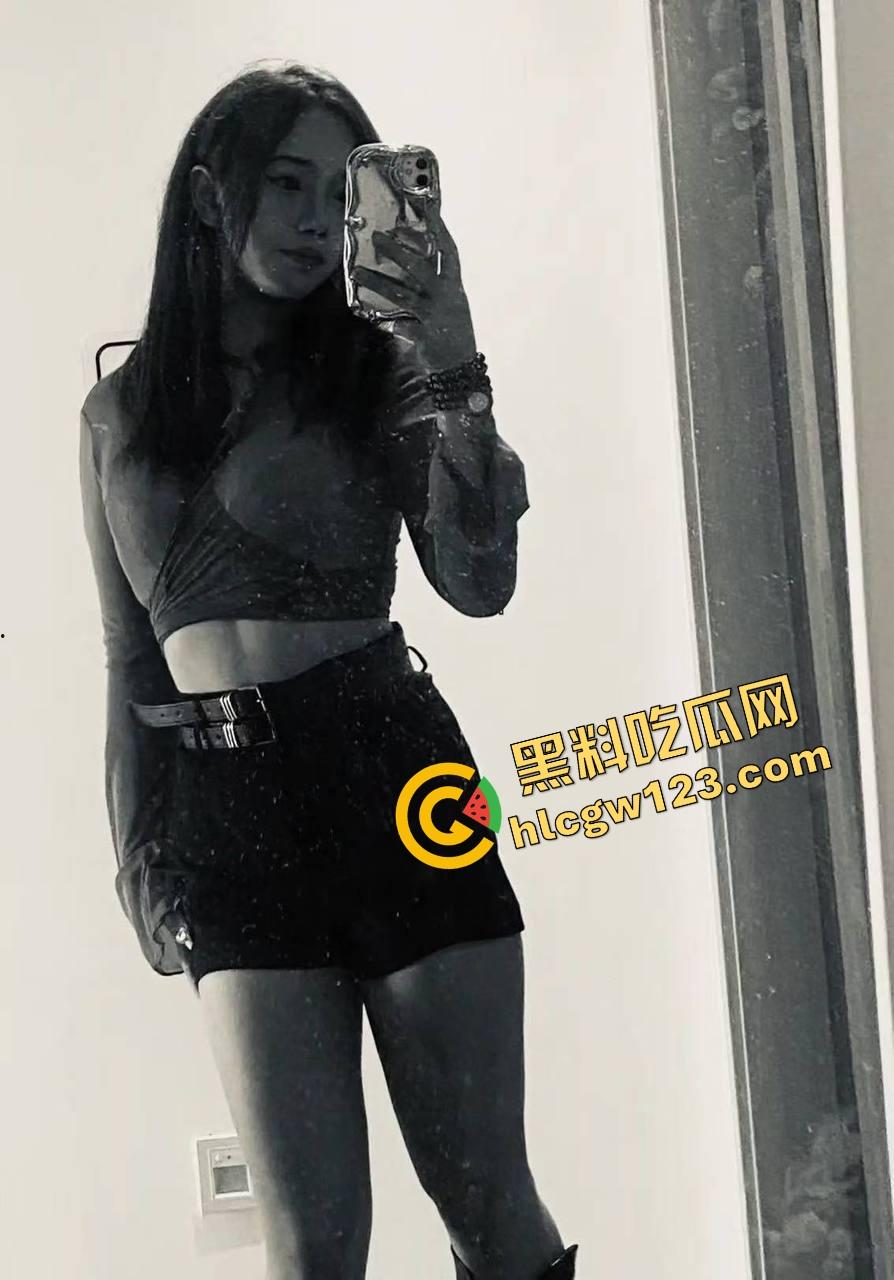 狂野表姐倒贴送逼勾引弟弟被猛虎扑操,躲被窝看黄片发骚钻怀,巨乳乱甩惨穴狂抽射精,哀叫连连!