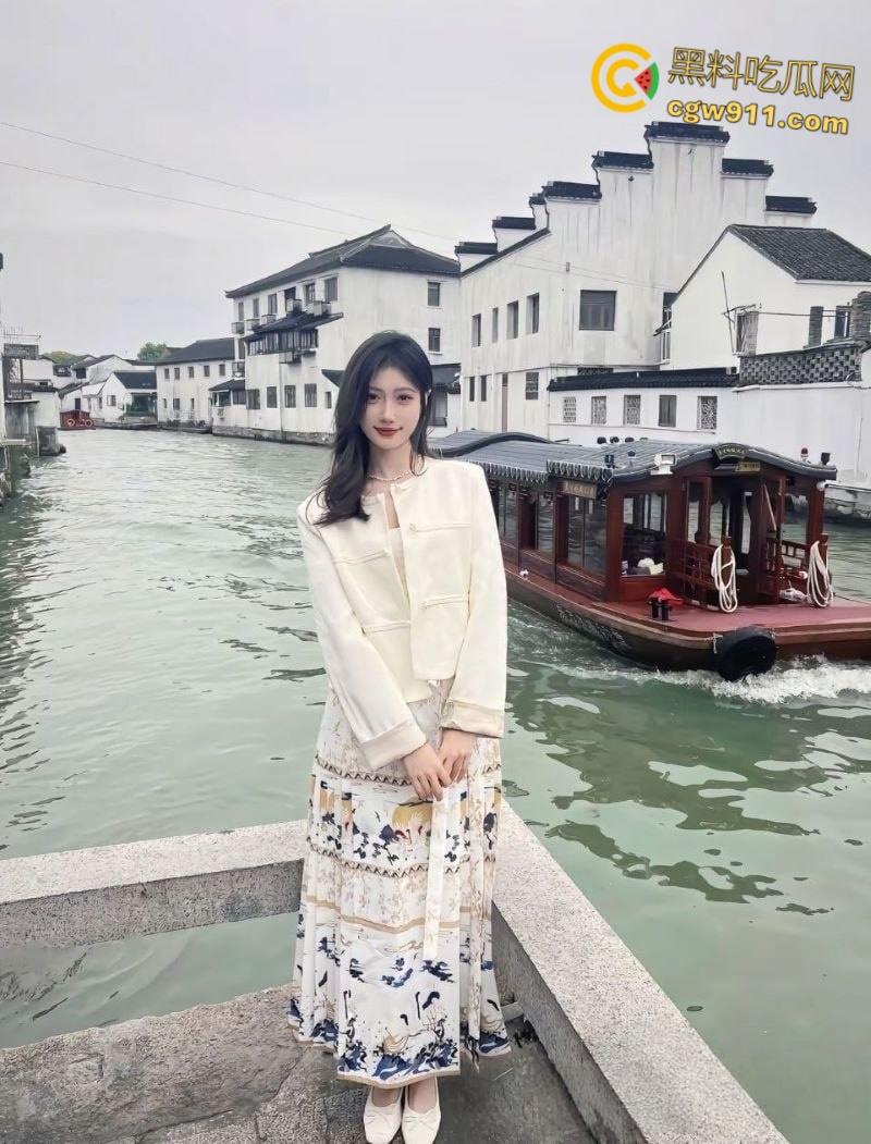 浙师大金融系学霸【赵艺涵】,化身魅惑尤物,穿情趣内衣酒店勾魂。与男友狂热交欢,甜美呻吟高潮连连!