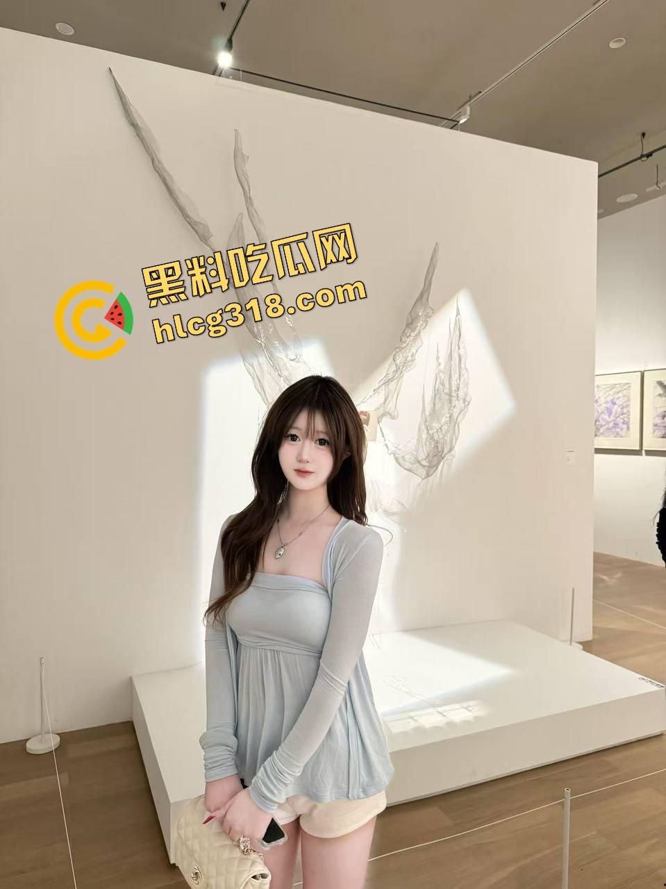 四个骚货互舔互抠开淫趴,四人舌吻湿成一片,鲍鱼对鲍鱼口水拉丝舔到崩溃,黏液四溅我选开胶!