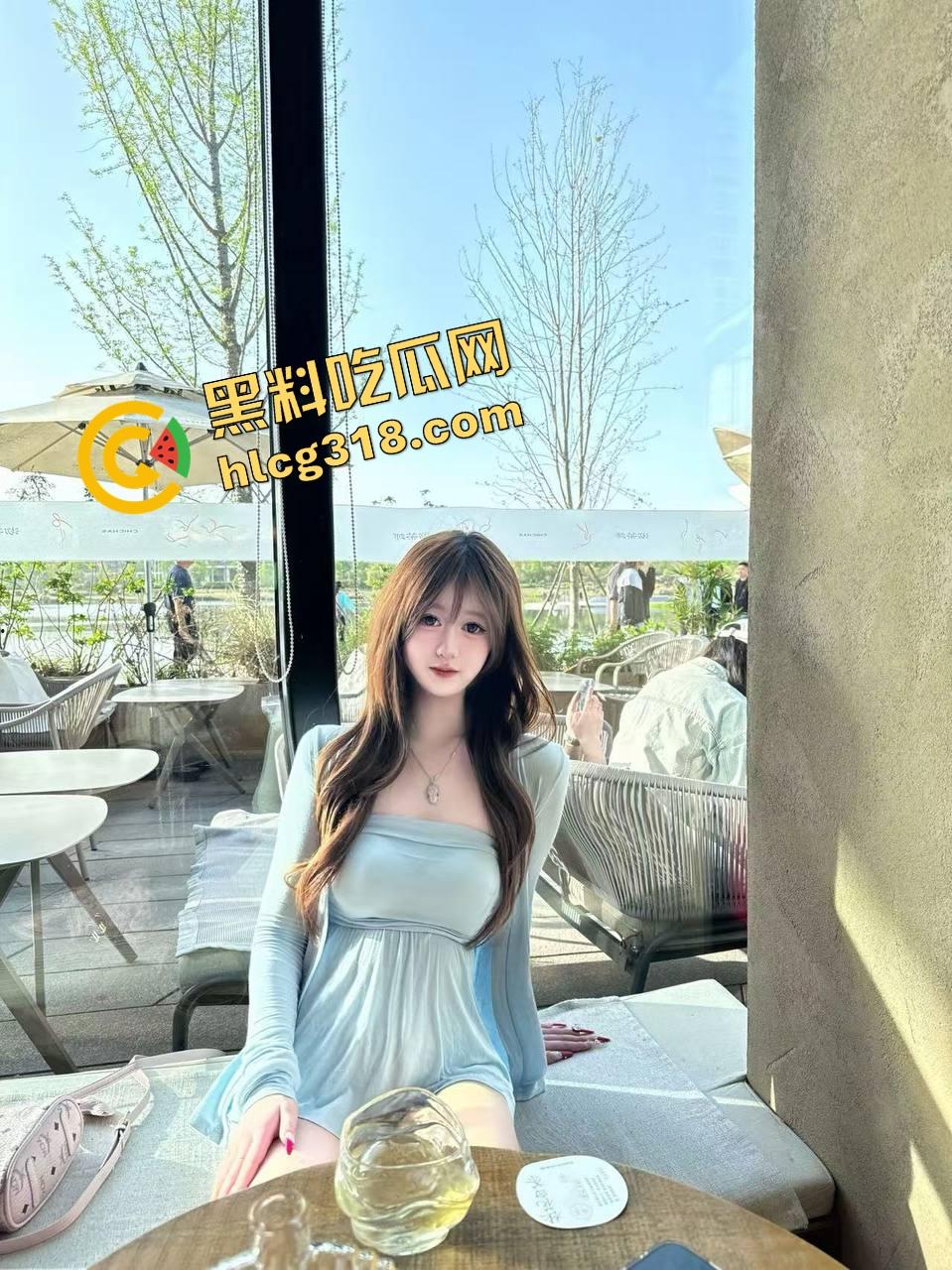 四个骚货互舔互抠开淫趴,四人舌吻湿成一片,鲍鱼对鲍鱼口水拉丝舔到崩溃,黏液四溅我选开胶!