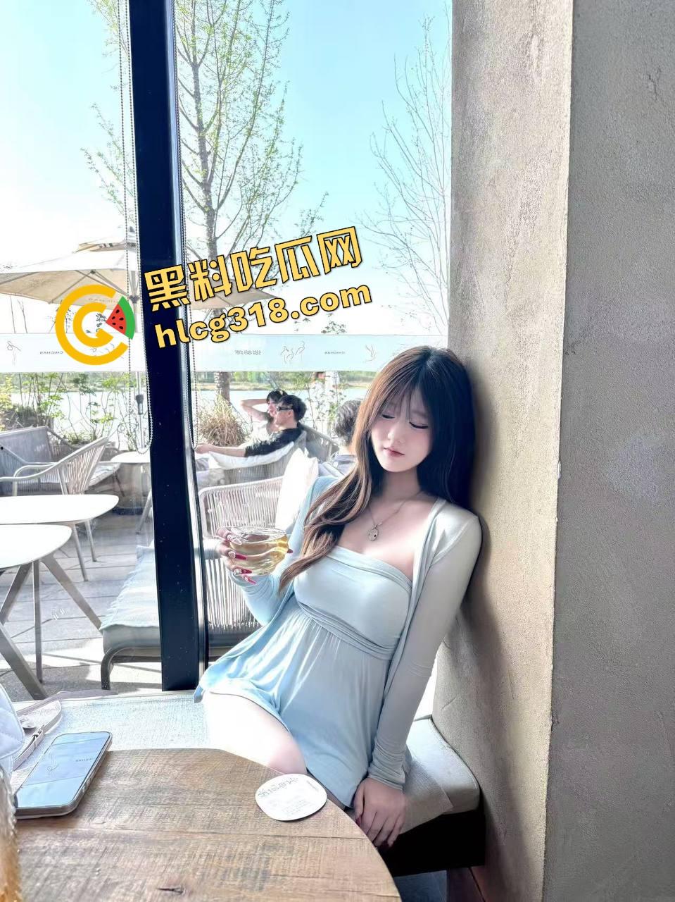 四个骚货互舔互抠开淫趴,四人舌吻湿成一片,鲍鱼对鲍鱼口水拉丝舔到崩溃,黏液四溅我选开胶!