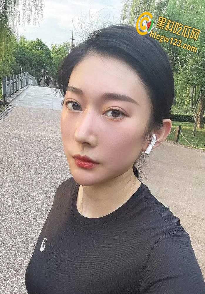 陕西极品人妻【张伊儿】!为冲业绩不择手段,陪睡客户尽展蜜桃臀!