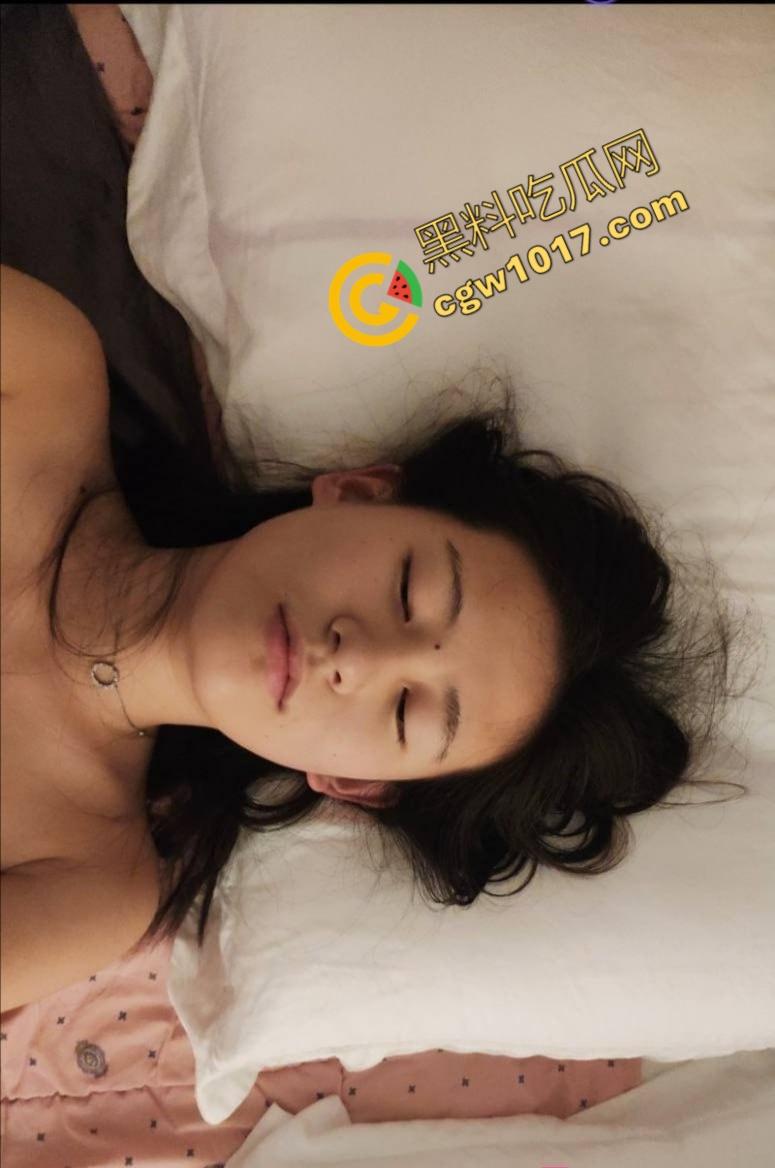 江苏徐州高颜嫩妹王安冬不雅视频曝光! 传统体位,无套狂插骚穴,喷精高潮,妥妥的反差母狗!