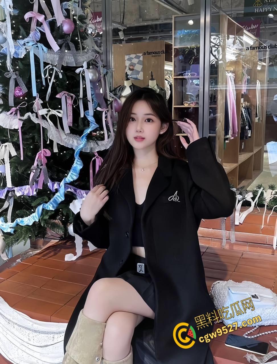 M属性的母狗姐姐正收拾屋子,强推捆绑蒙眼调教,弟弟坚硬肉棒对着肥美翘臀疯狂输出,操得姐姐潮喷不止!