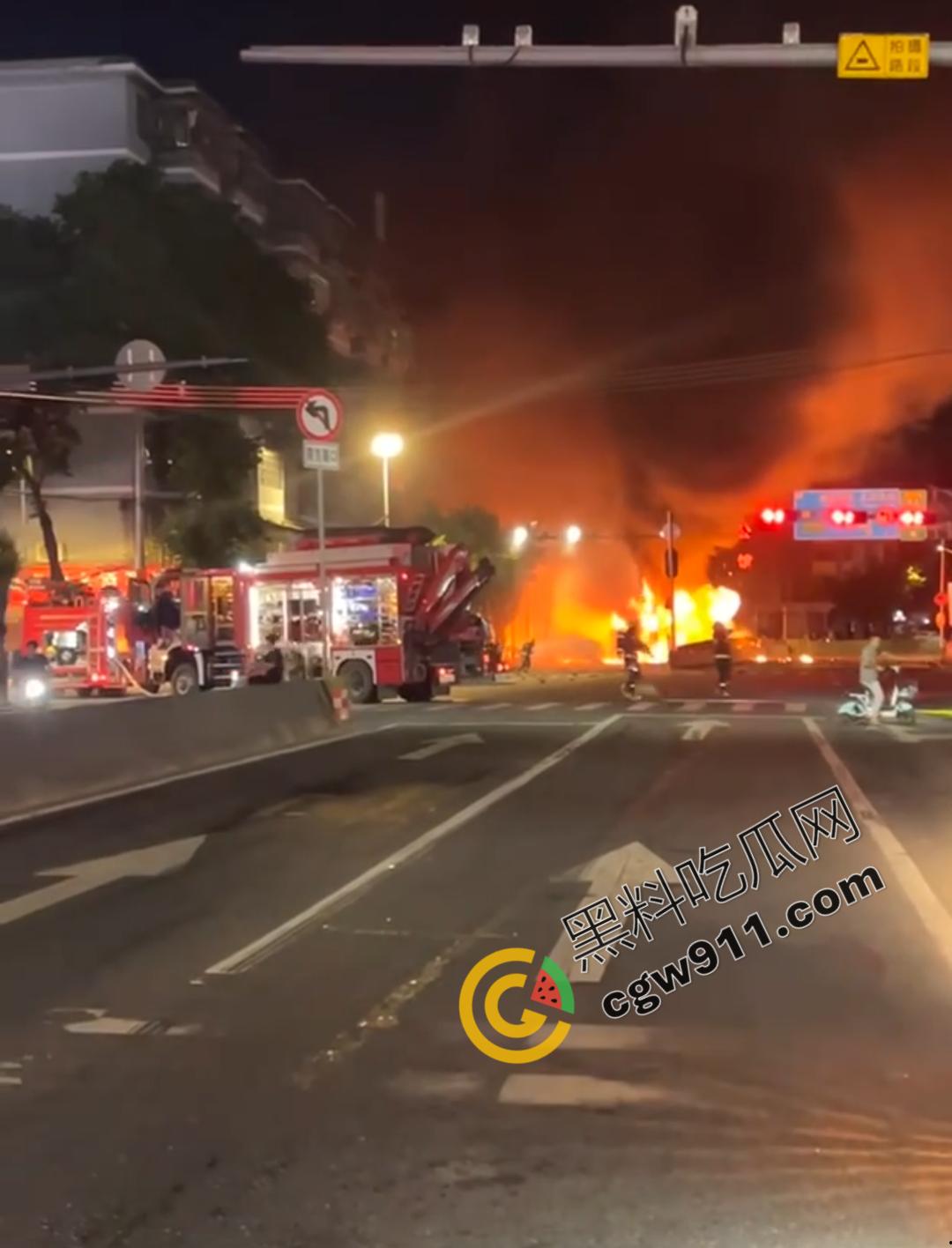 广州白云区货车爆炸险酿惨剧!滔滔大火,硝烟弥漫,爆破连连,现场独有的耀眼与震撼,不容错过