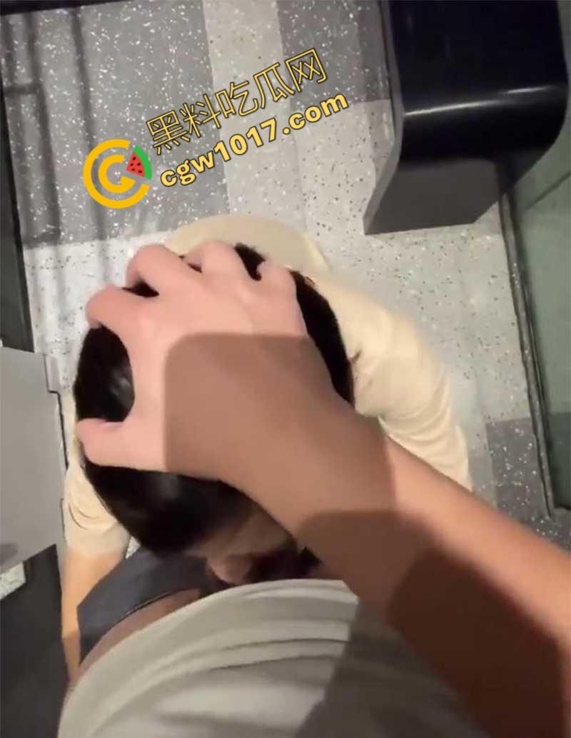 邯郸清纯少女【沈悦丽】不雅视频震惊四座!跪地口交,母狗骚态百出,微信自曝“公共母狗”,求更多男人轮流蹂躏!