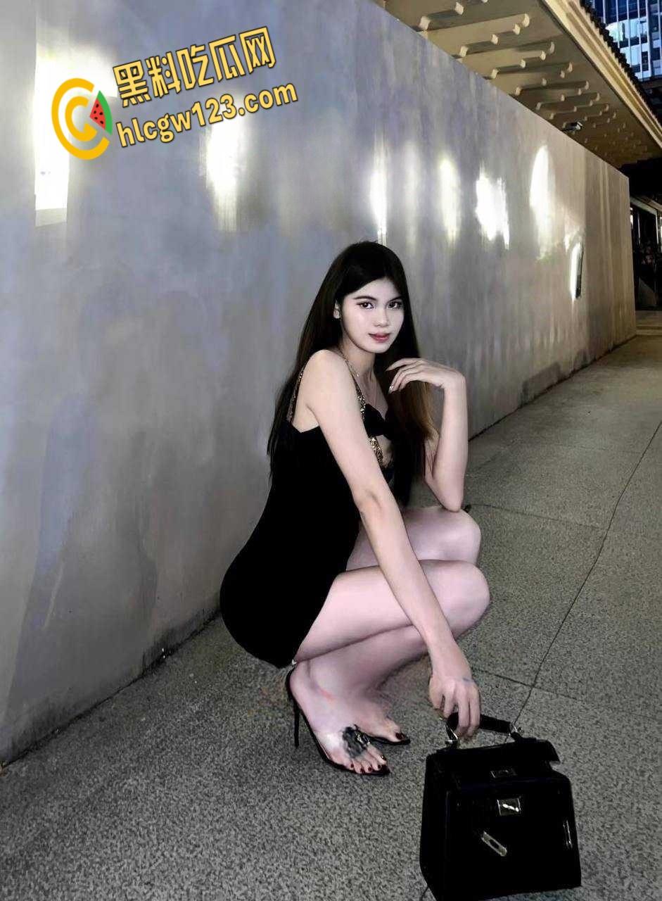 广西贵港04年【吴金倩】,反差骚货翘着屁股等着炮友后入,无套约炮成瘾 !