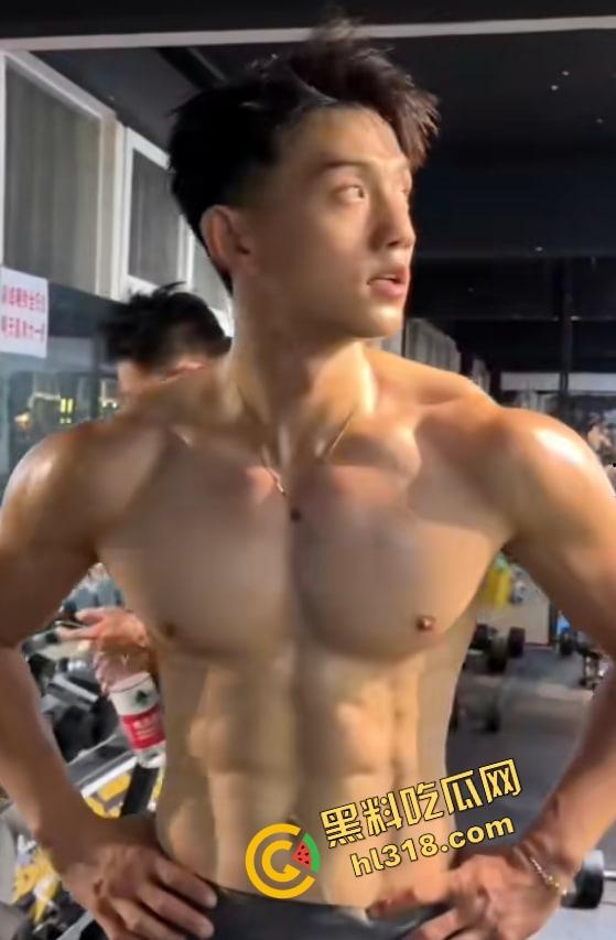 别只会看抖音直播,40W粉健身网红『小葛』爆操女粉,鸡巴一亮生吃大帅屌,谁还在乎套子这种废物?