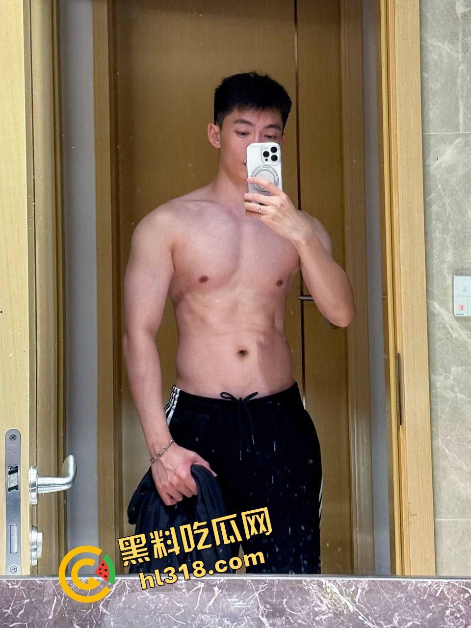 别只会看抖音直播,40W粉健身网红『小葛』爆操女粉,鸡巴一亮生吃大帅屌,谁还在乎套子这种废物?