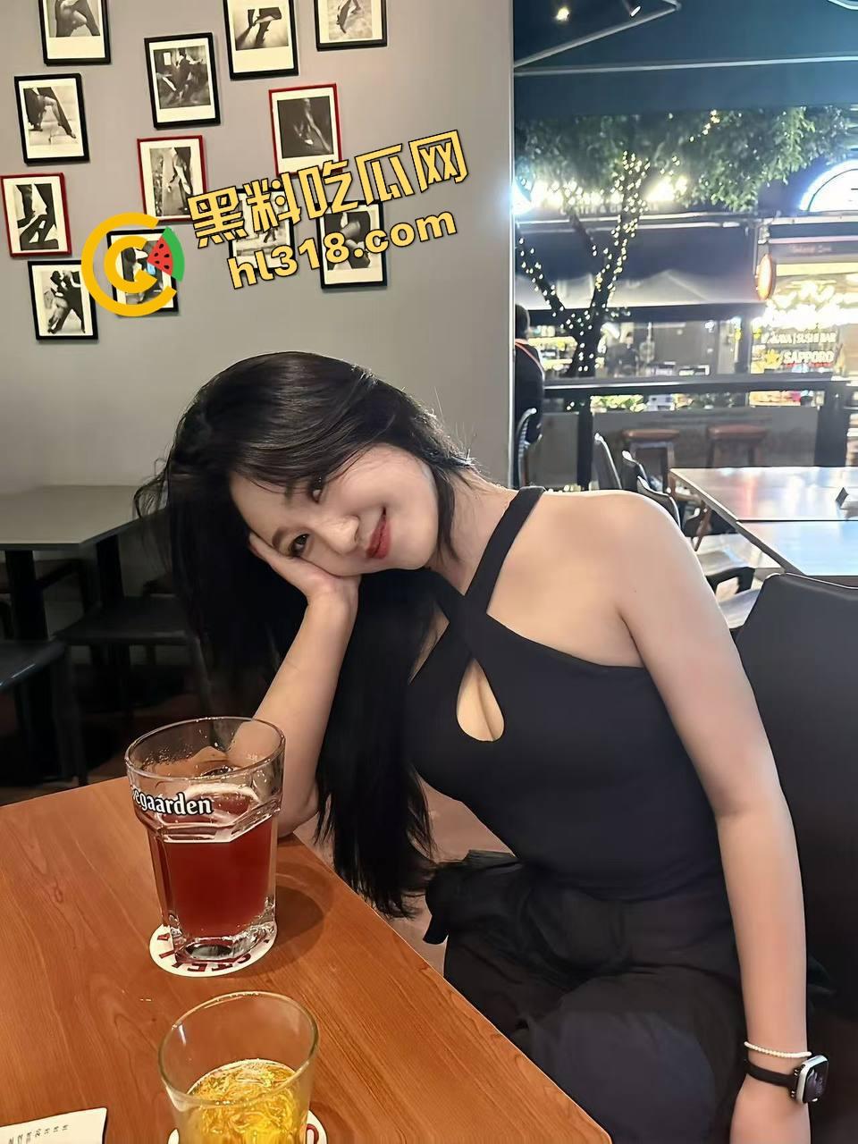 海角大神分享会喷水的亲姐姐,酒吧里爆操醉酒姐姐,酒劲上头让她喝尿,最后带回酒店肛射睡奸!