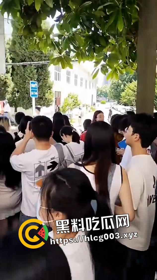 安徽大学江淮学院学生起义!学院转设 全体师生失去档案学籍还被校领导威胁 社交媒体封禁发言 真就没天理了?