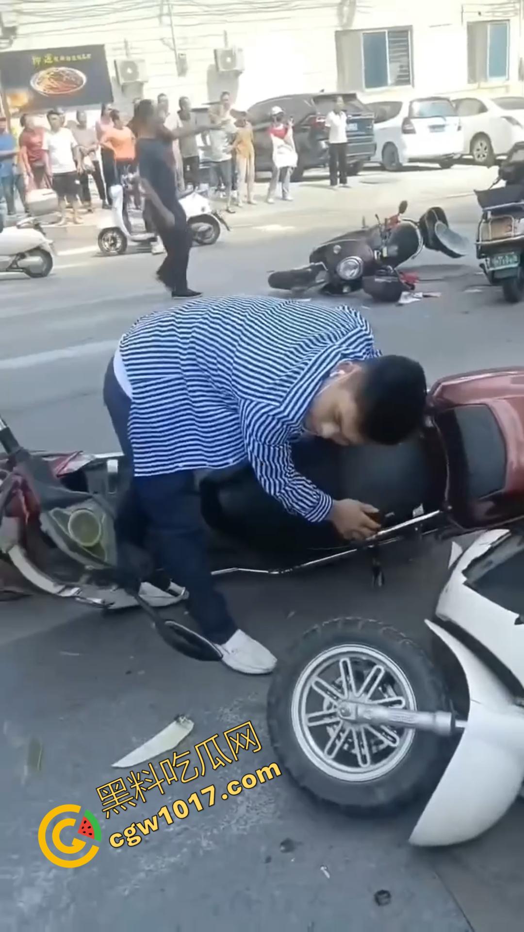 广西百色十字路口惊魂一刻:失控汽车撞飞数辆车辆,司机逃逸后坠河。8人受伤,搜救紧急展开!