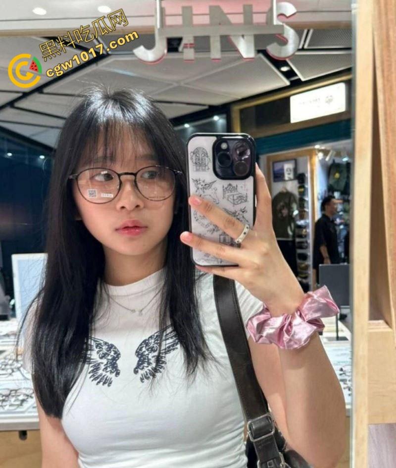 广西大学奇耻大辱!清纯校花【杨昕怡】激情性爱曝光:JK制服撩裙深喉互动,美乳晃荡挑逗连连!