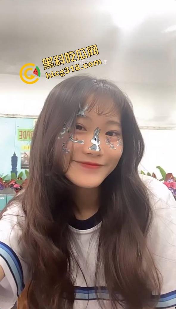 浙江传媒学院学妹『赵妍妍』反差爆表,学生装勾男友,撕黑丝主动舔棒,自助开穴等肉棒入侵!