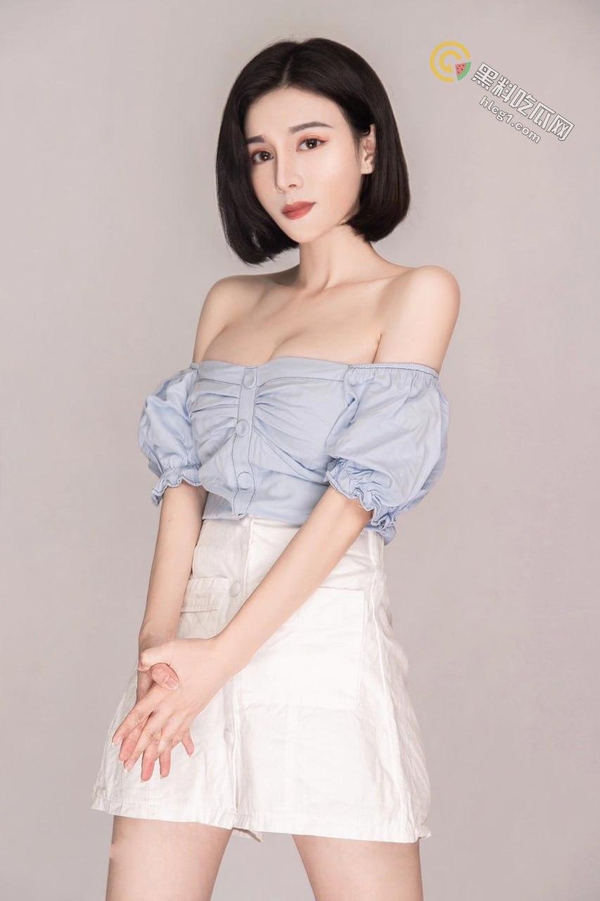 马来西亚混血女歌手蒋雨霏不为人知的一面:时尚天使变身夜间狂野女郎!