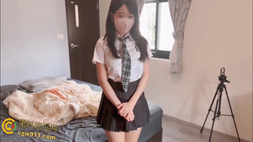 极品萝莉网黄【Ellie】，交不起房租用肉体抵房租，清纯JK白袜制服，极品翘臀女上骑乘，疯狂榨精无套内射 ！