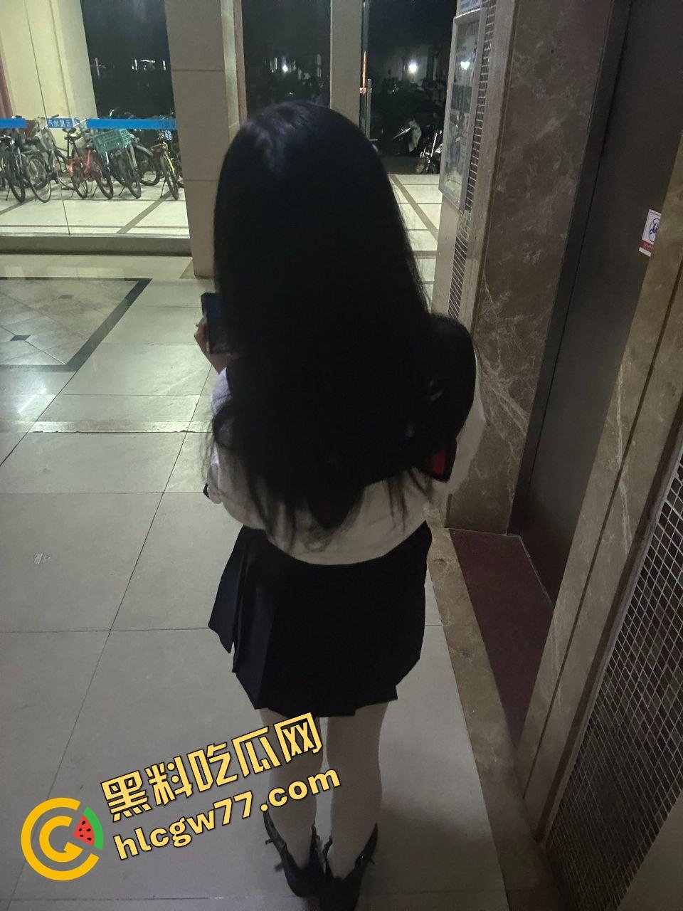 外表卡哇伊,内里母狗命,合肥女高『娜美』撅屁股掰嫩穴,被小哥操成奶子缩水狗,反差贼他妈顶!