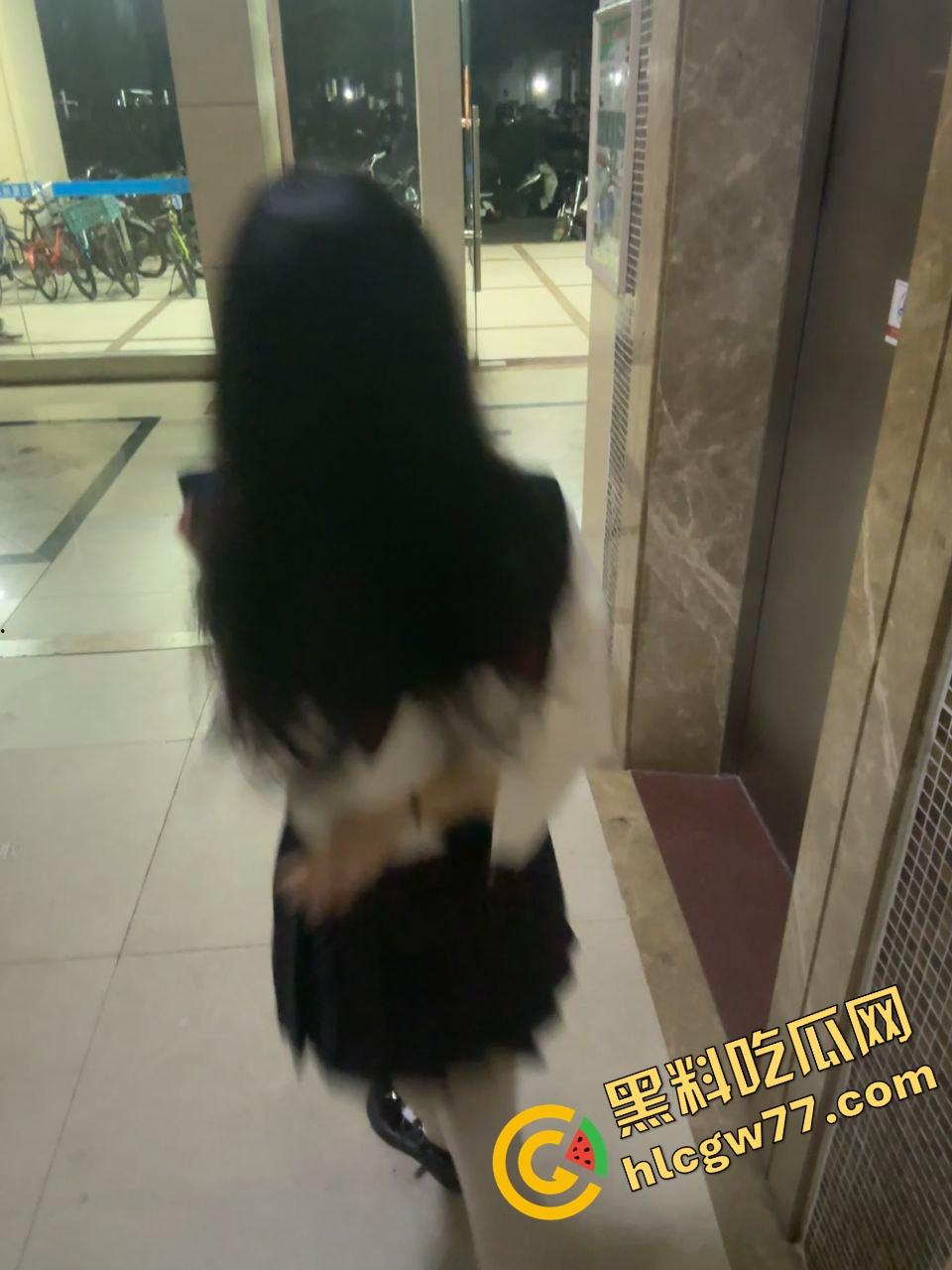 外表卡哇伊,内里母狗命,合肥女高『娜美』撅屁股掰嫩穴,被小哥操成奶子缩水狗,反差贼他妈顶!