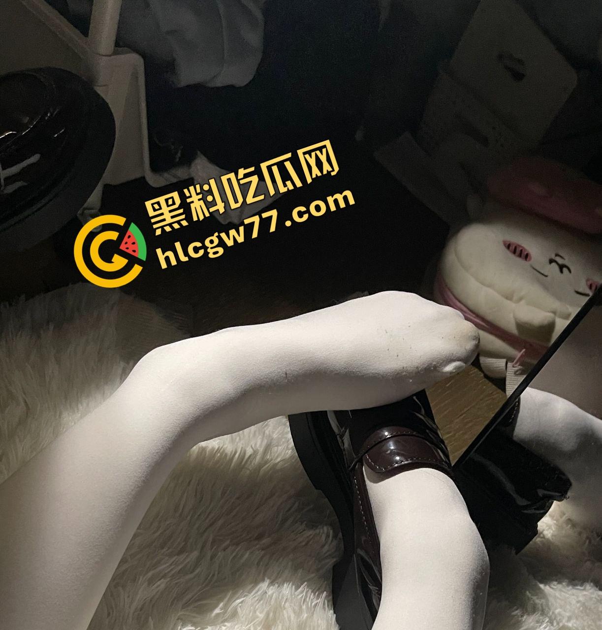 外表卡哇伊,内里母狗命,合肥女高『娜美』撅屁股掰嫩穴,被小哥操成奶子缩水狗,反差贼他妈顶!