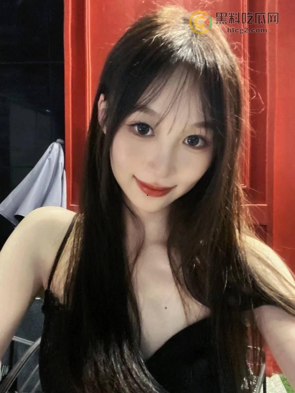 顶级美女的手活口活实在惊人，只有经历过十个人的女人才能如此熟练