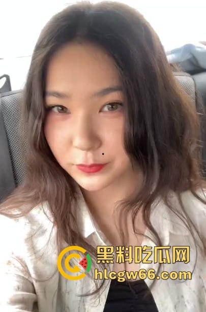 美女主播勾引精神小伙户外打炮 精致的小脸蛋被浓精颜射一脸后还强势后入！
