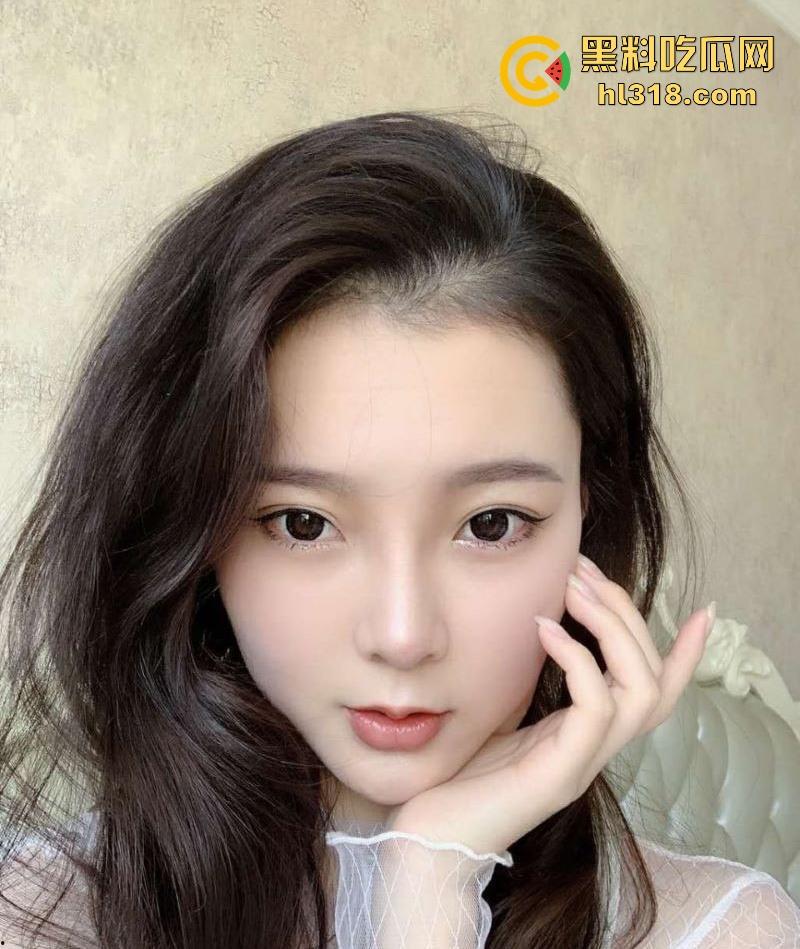 清纯舞蹈系校花调教视频流出，舞姿轻盈如燕，私下却被炮友调教，舞蹈服勾勒完美曲线化身淫荡尤物！