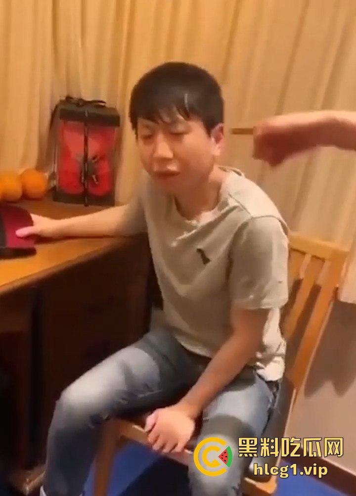 嫖妓不给钱？河南小伙王浩然惨遭爆打！头铁白嫖遭报应，被打得满地找牙！