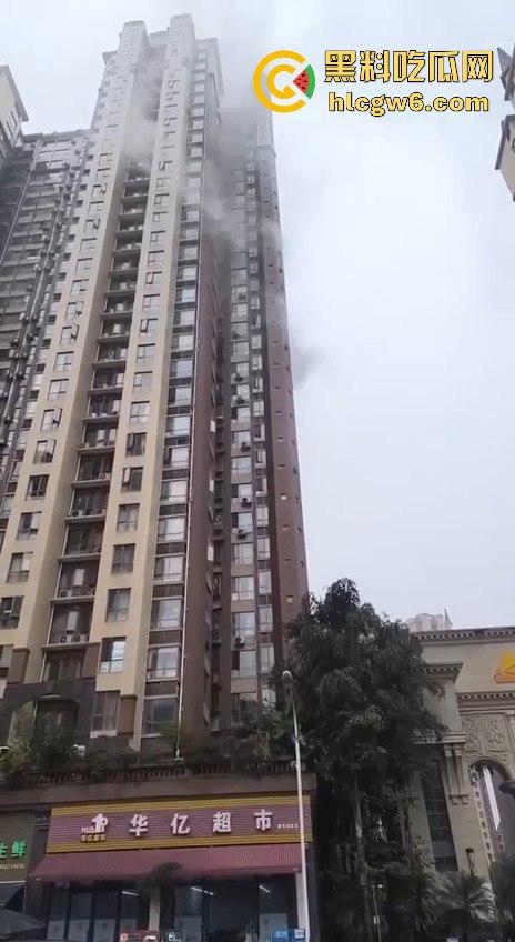 四川乐山峨眉维多利亚小区突发火灾,火灾具体什么原因引起的待确定中，出门在外一定要做好防火。