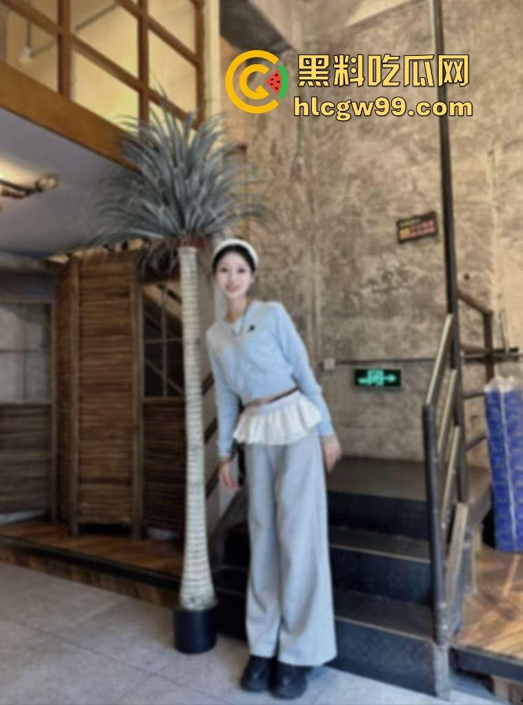 偷拍技术天花板，山西哥们跟踪前女友开房，全程偷拍她和现男友翻云覆雨，角度刁钻精准到像开了透视挂！