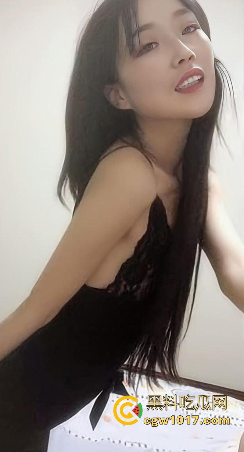 湖南炫舞工作室爵士舞蹈老师【魏晓枫】舞蹈生大长腿，柔韧度直接拉满，露脸深喉挑逗，诱人小穴等你来操！