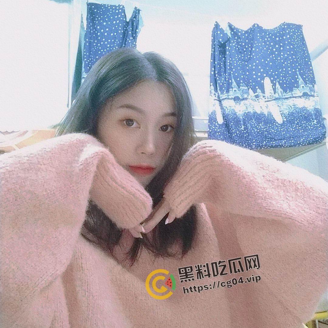 惊鸿一瞥！偷拍学委如厕被发现 不要误会李嘉琪同学 我只是想与你深入讨论更伟大的问题