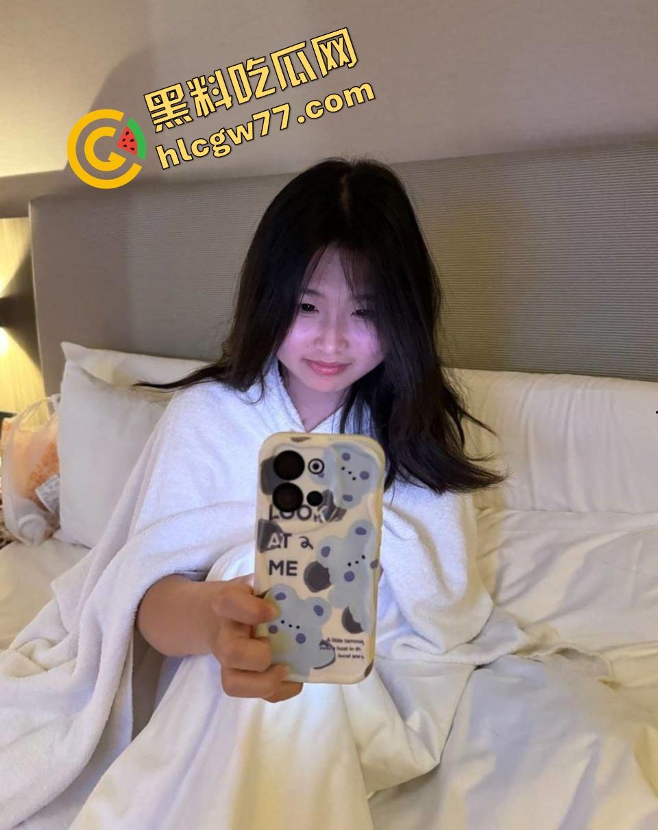 长沙女高『杨娜』白天是人晚上是牲口，被包养后成了舔蛋接精不戴套的高级母狗！