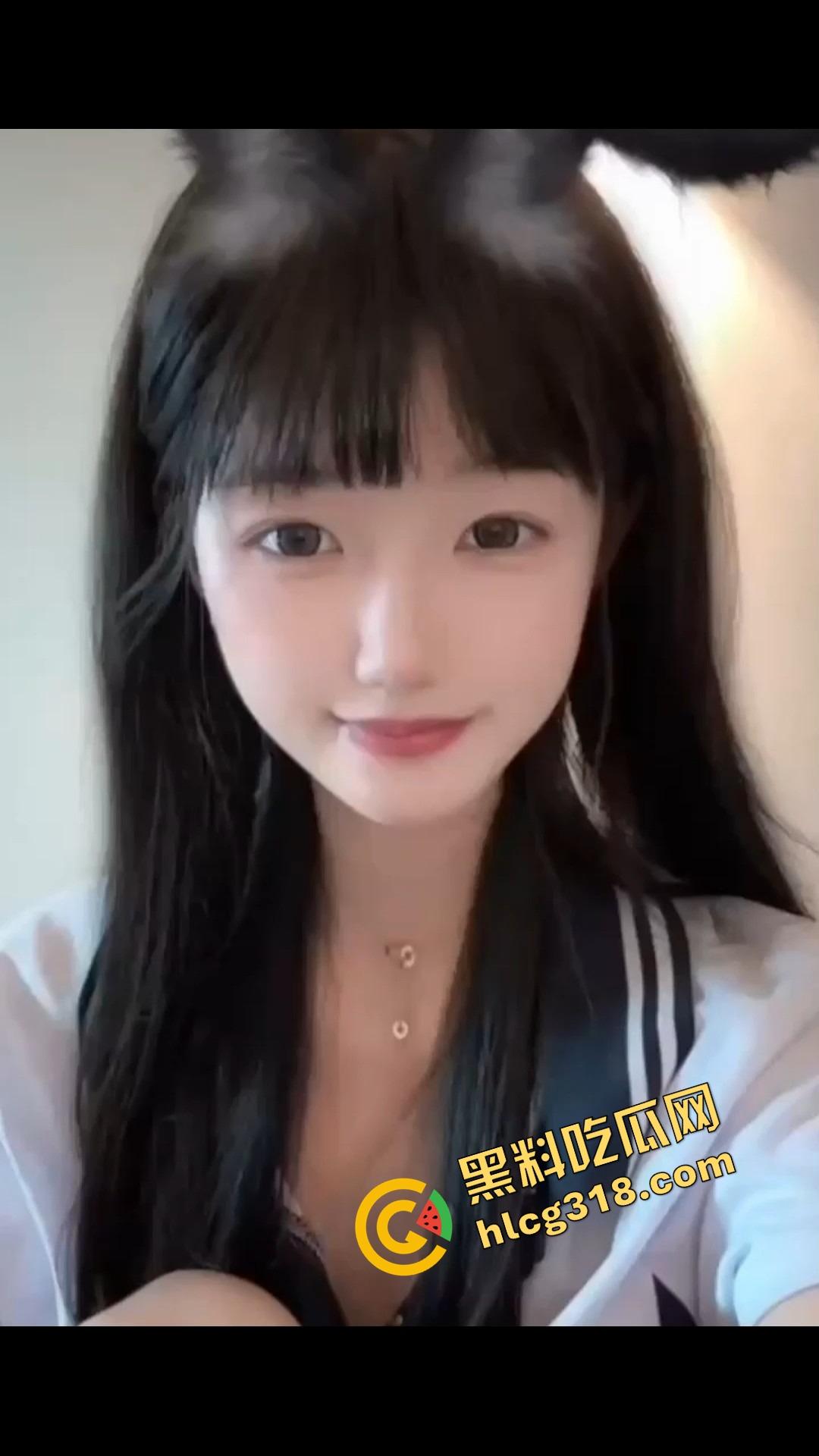 重庆极品外围女『张冉冉』颜值高得像天仙,身材辣到犯规,全国飞来飞去接客,一晚两三单照样嗨翻天!