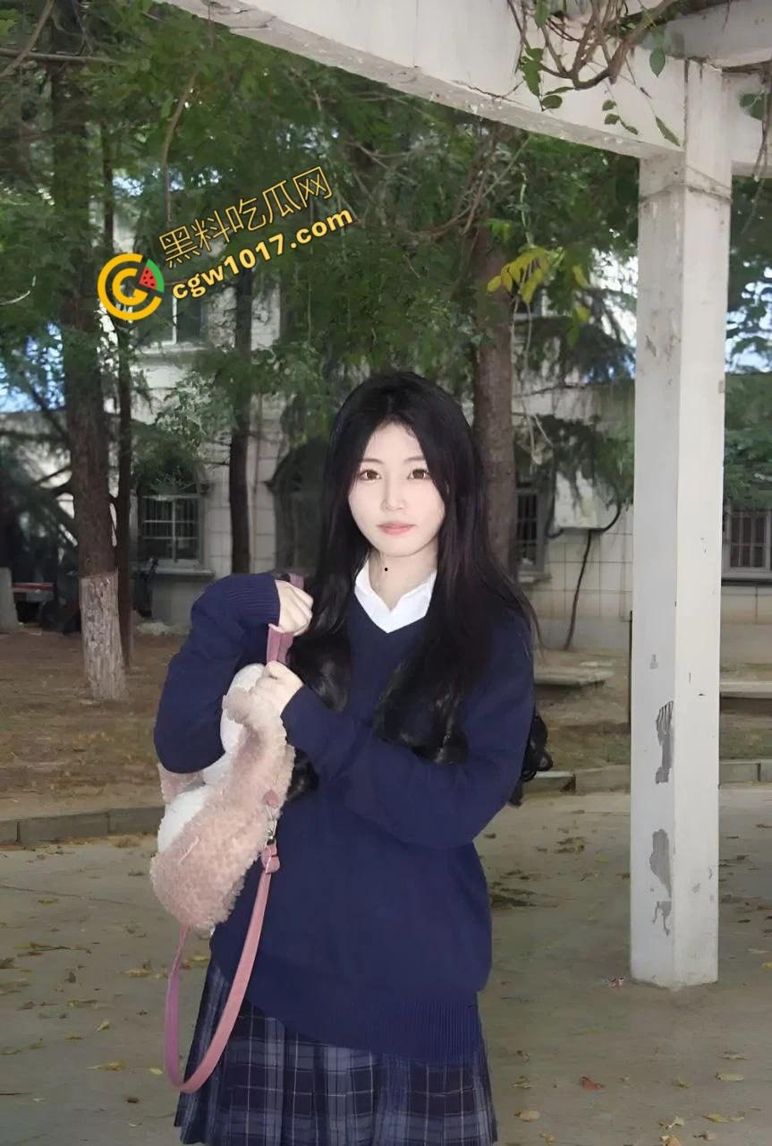 福建大学大一学妹【李梓涵】，清纯外表下藏淫荡欲望，裸聊勾引到酒店操逼，激情7次，叫声震酒店，渣男曝光视频全校疯传