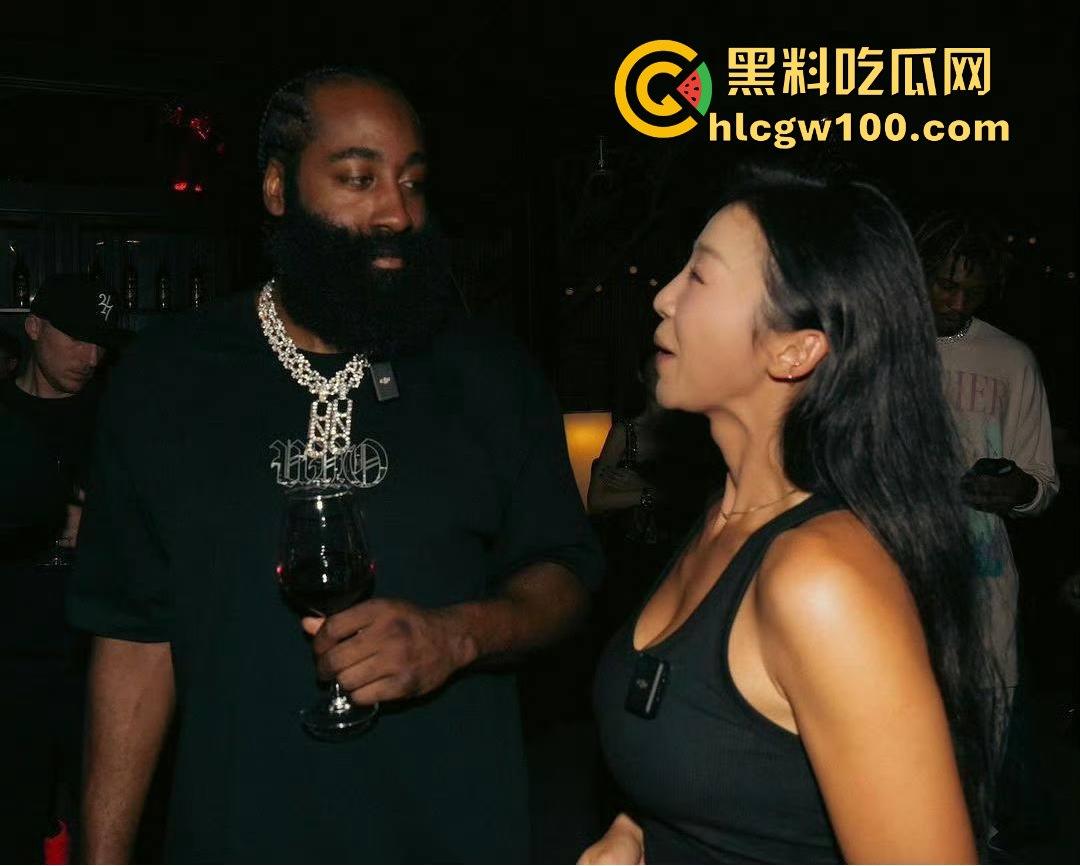 顶级大瓜！！CCTV5体育频道主持人【张曼源】直播漏奶，体育主持的身材真是极品，这奶子也够大。