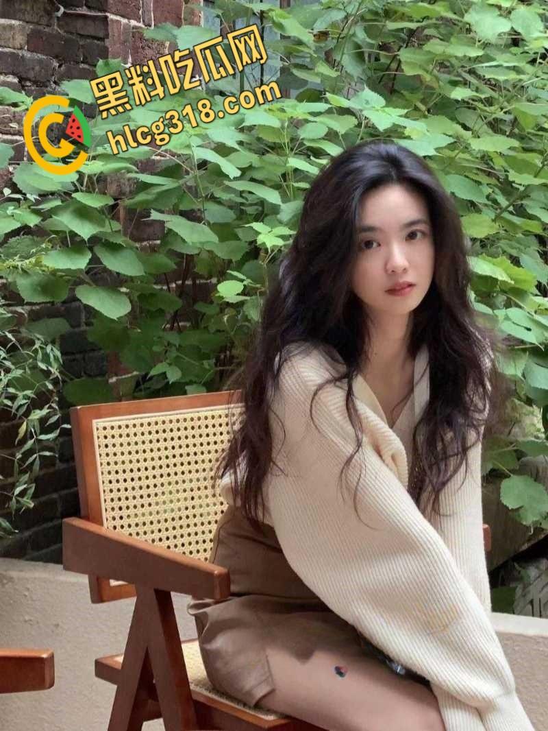 湖南辣妹子幼师【李诗瑶】，反差婊的颜值天花板，金主给的实在是太多，深喉口交的表情也太沉醉了 ！