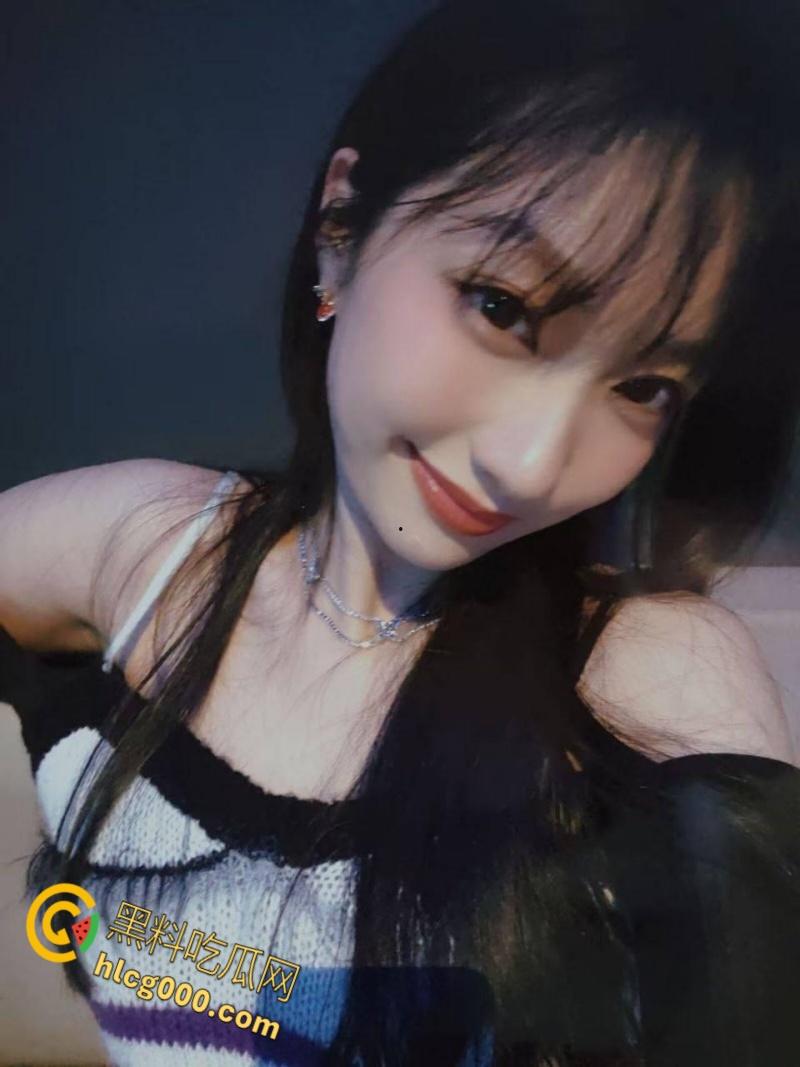 南昌性感人妻【周若曦】，与数十人聊骚发自慰小视频，无套内射黑丝小骚逼，私生活无比淫乱！