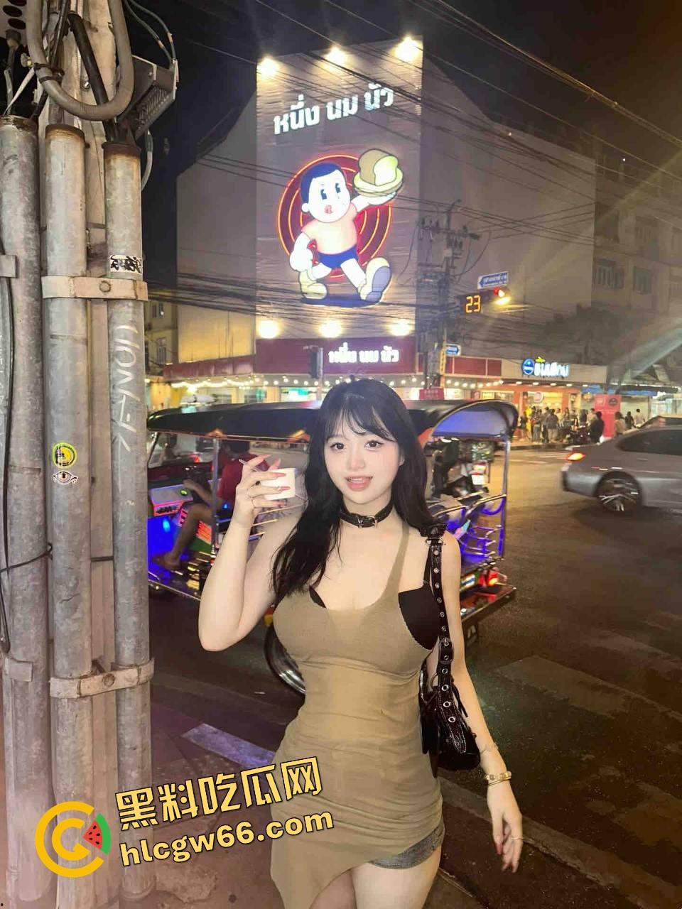 天津曼哈顿健身房惊现性价比私教，一手小钢炮不是在撸铁，就是在撸奶，会员全是来给他吃的！