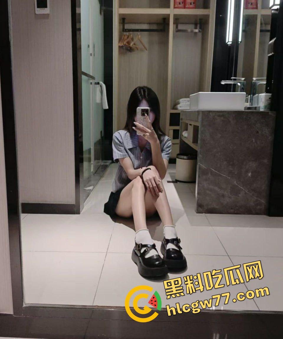 湖北颜值小妹『林邵玉』体型销魂,三点粉嫩骚得像刚开苞,前男友当炮拍,闺蜜手一抖成全网公放!