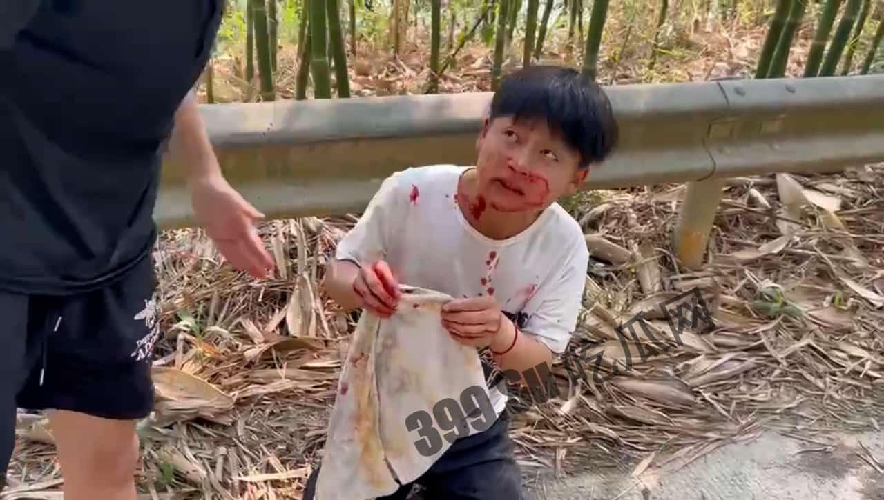 #霸凌合集 #校园 #殴打 #裸体 小孩子下手就是没轻没重的