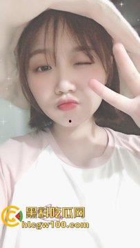 长沙反差母狗【余美婷】老公不在家性瘾犯了，被网调拍摄各种视频照片，这嫩乳肥臀真的看的带劲