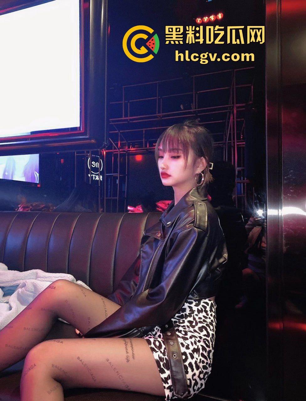 瓜友爆料炮友【李雪】御姐风！长腿平底鞋撩人，天生炮架子扛起来框框猛操！