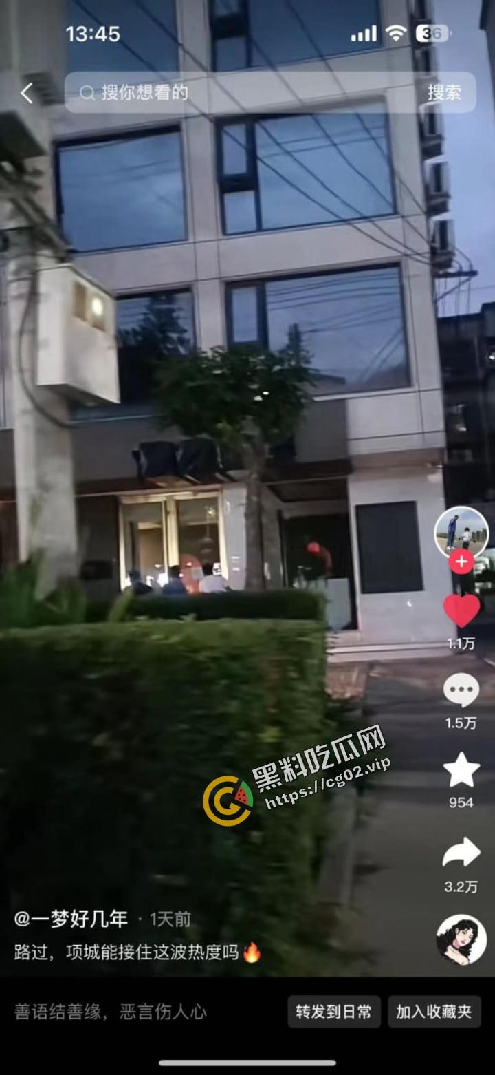 项城国宾暮云酒店 二楼落地窗前情侣上演活春宫 后入爆操双马尾小萝莉 被路人偷拍疯传