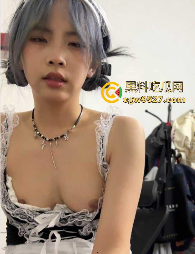 河北工商职业学院【李家馨】和男友做爱玩角色扮演！穿着情趣女仆装、丁字裤妖娆服侍男友，老淫荡了！