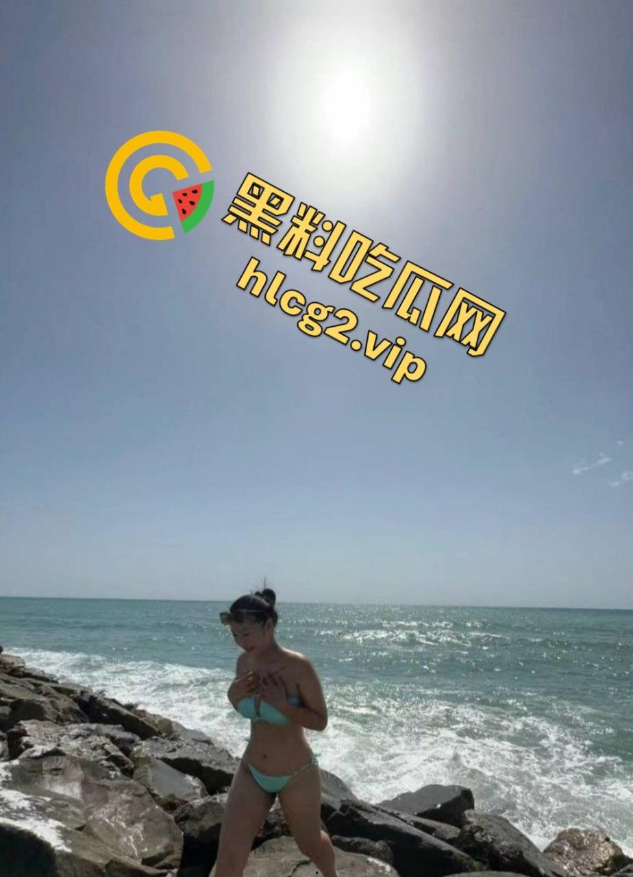 美国华裔黑皮学生妹『唐容蓉』自拍自慰视频泄露！完美身材成为洋爹极品炮架！