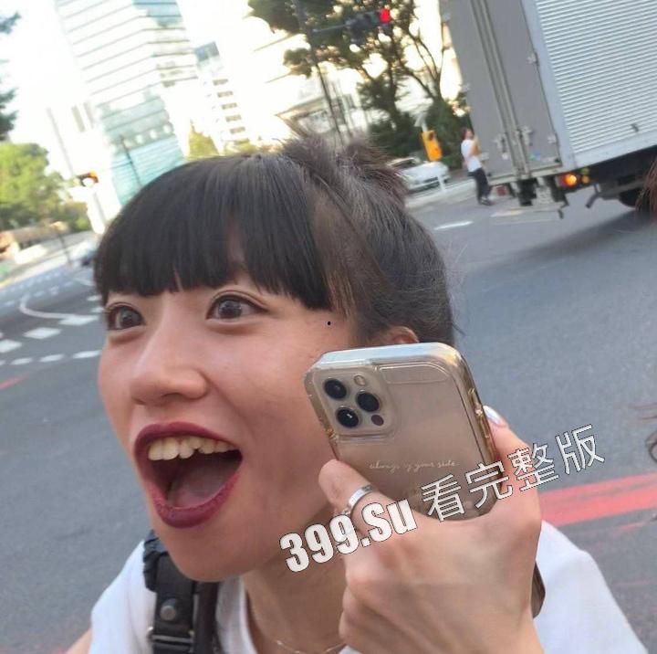 华夏紫微星在日大发神威！7.17早上 几段视频在日本网上疯传，视频中几名中国女子在新宿街头对日本警察拳打脚踢