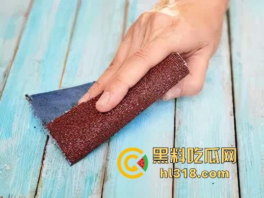 不是哥们对自己这么狠的吗？直接叫巨乳美女上砂纸帮你撸管，血都磨出来了，真当自己的是铁棒呀！